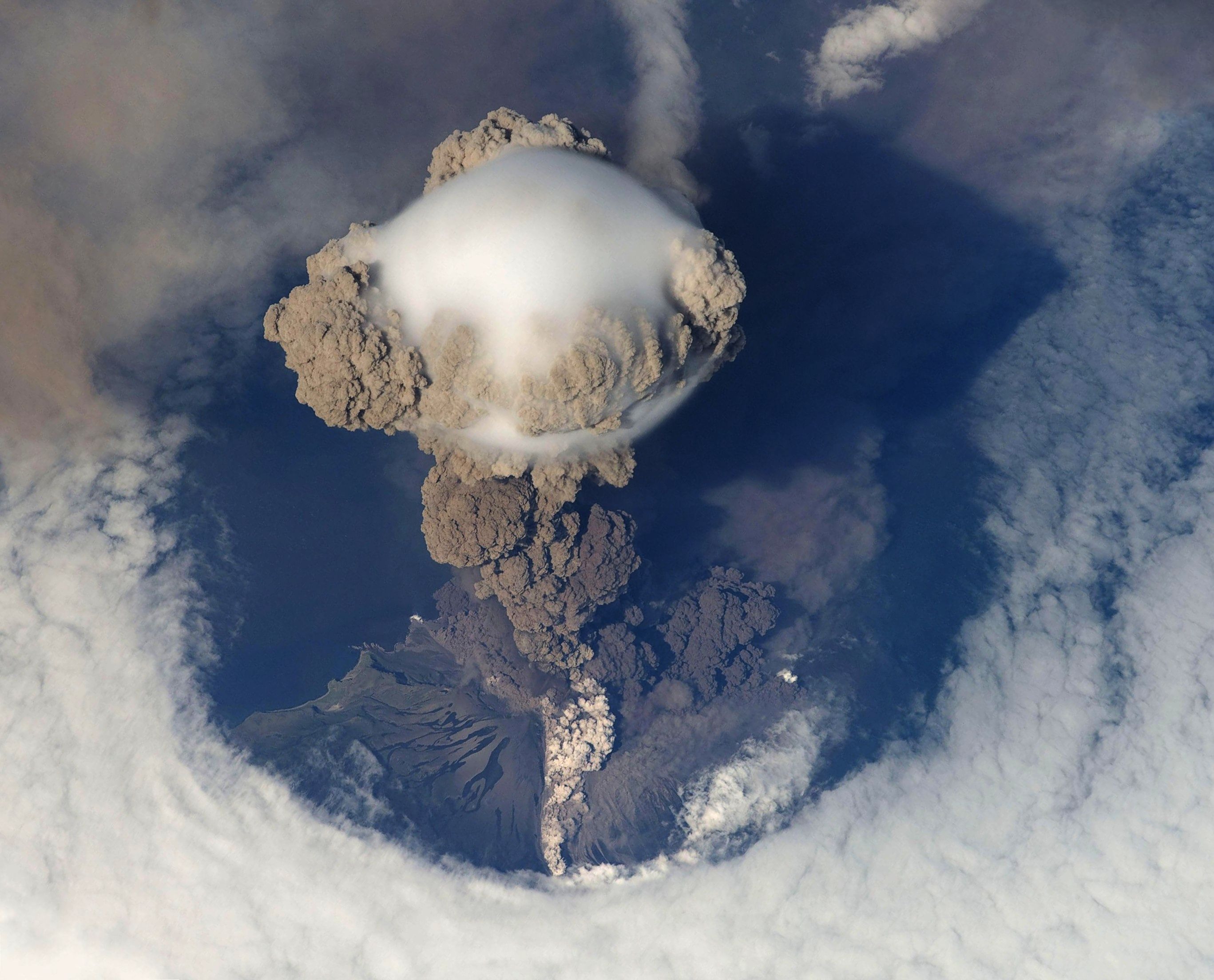 volcanic-eruption-eruption-volcano-volcanism-73828.jpeg