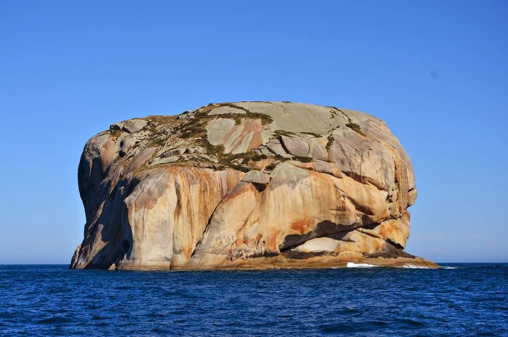 Cleft Island seen from behind.jpg