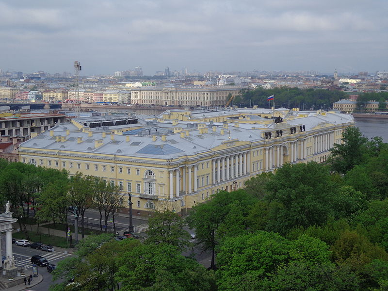 800px-Saint-Pétersbourg_-_Senat.jpg