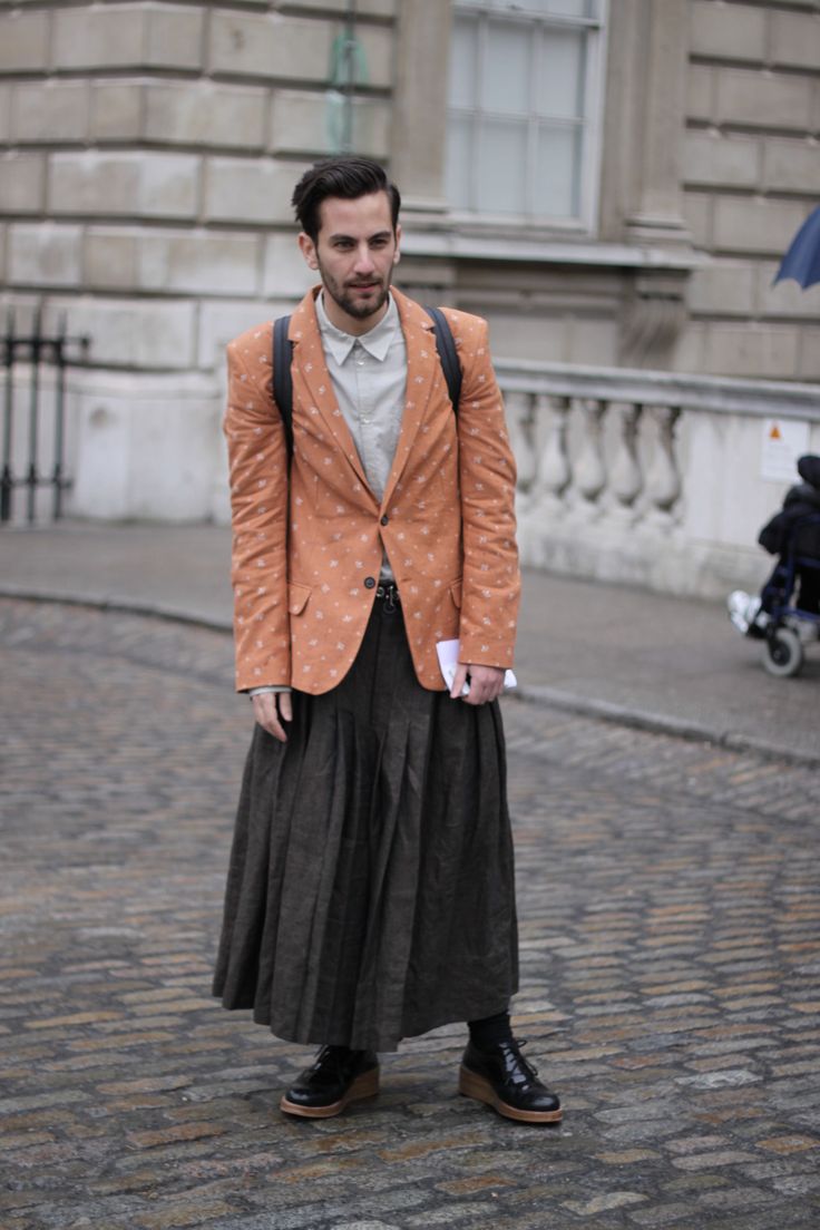 05b63e57af7bdecb27aacace29f98066--mens-style-man-skirt.jpg