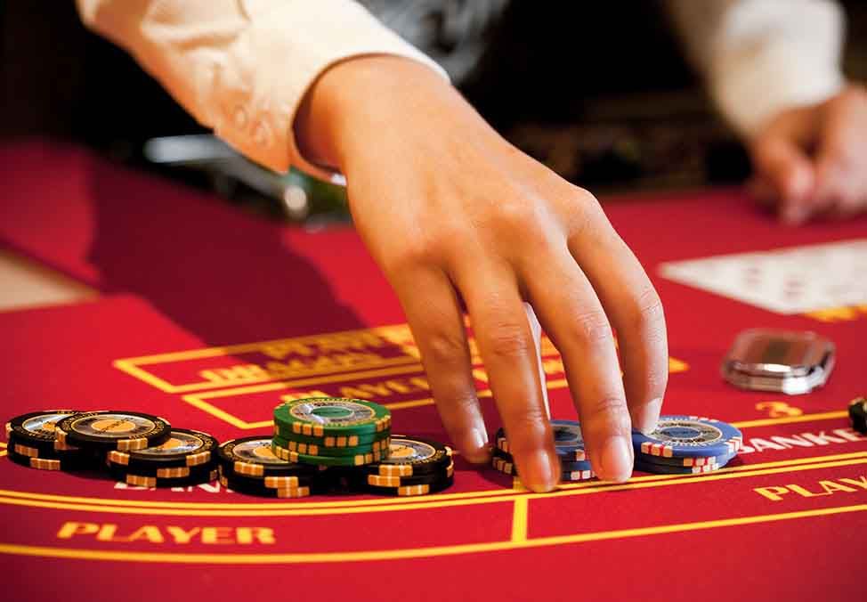 150713-Perth-Casino-CasinoGames-Baccarat-Cards-974x676-01.jpg