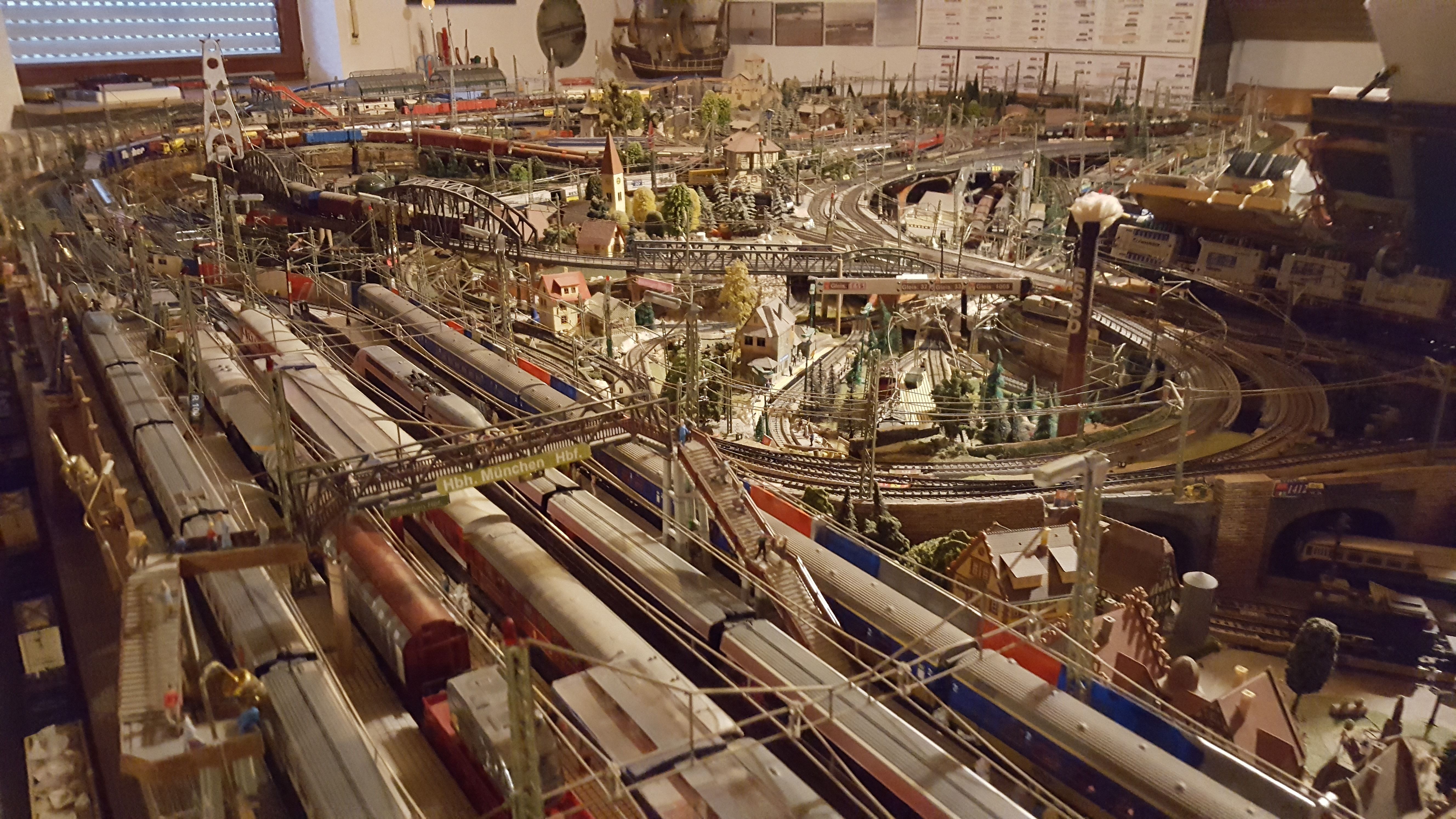 Large store model railway