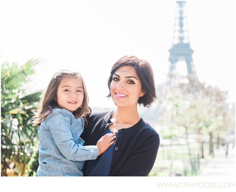 Photographer-in-Paris---Mother-and-daughter-together-at-the-Eiffel-TOwer.jpg