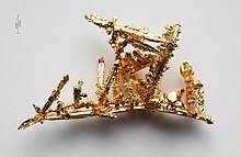 220px-Gold-crystals.jpg