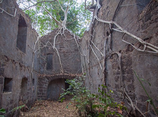 Yashwantgad Fort.jpg