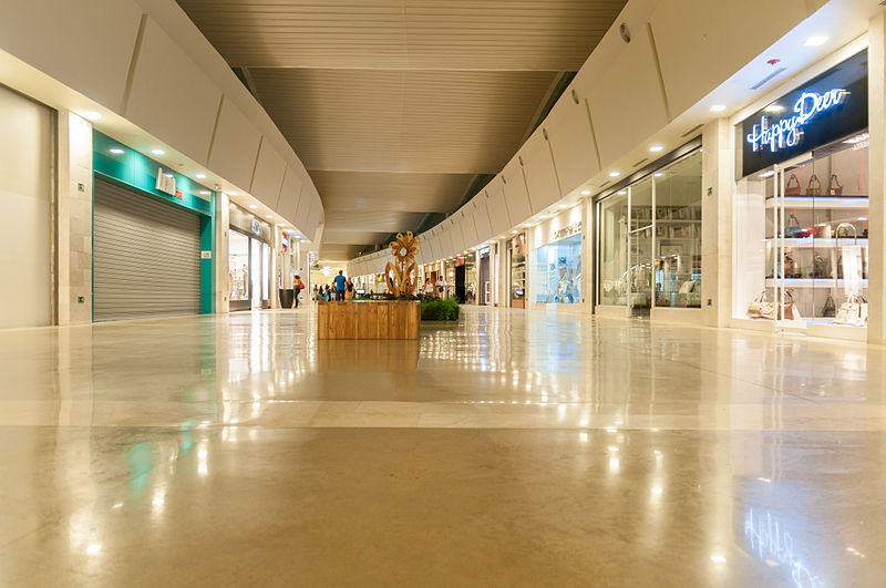 Parque_Costa_Azul_Shopping_Center.jpg