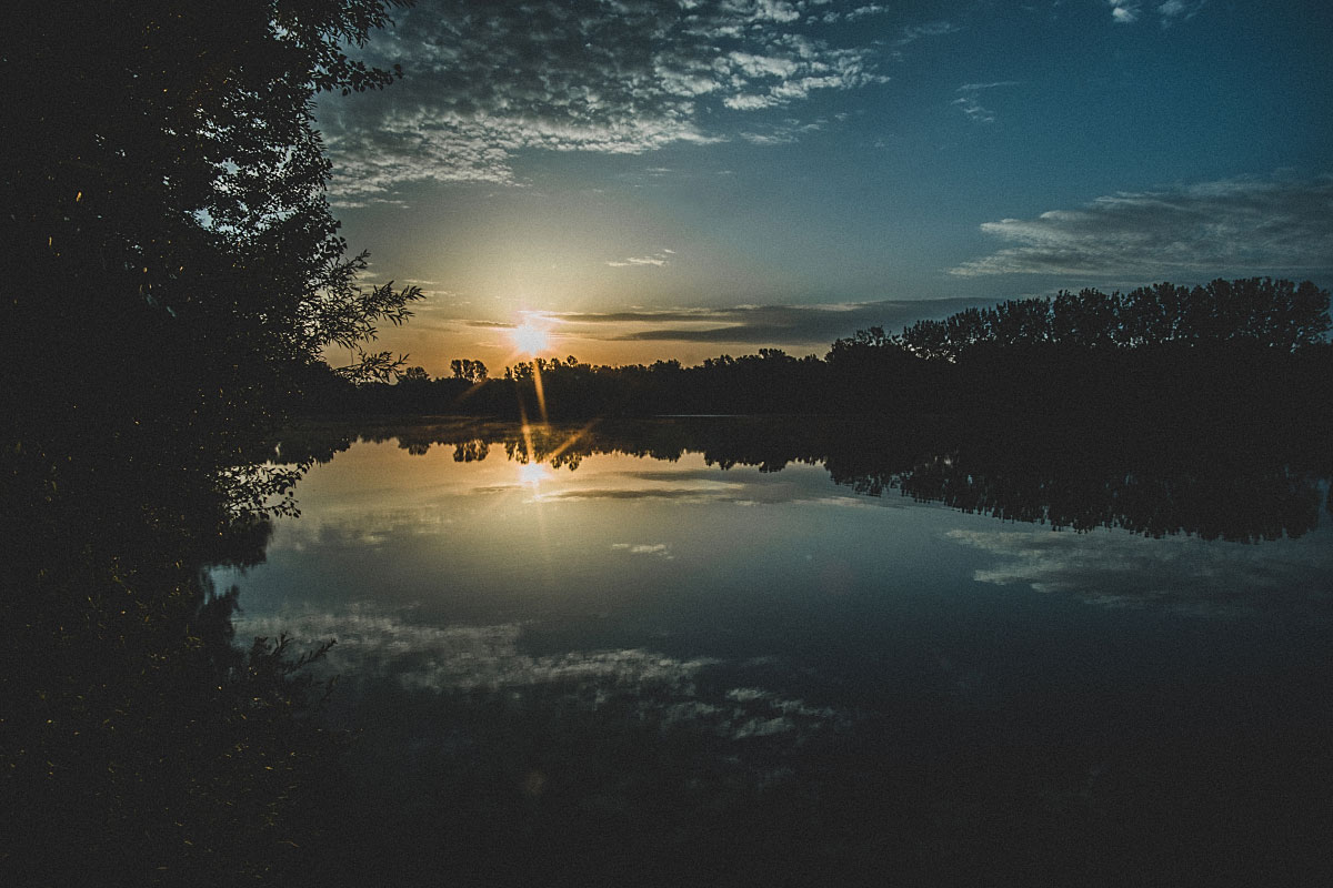 Lake_sunrise.jpg