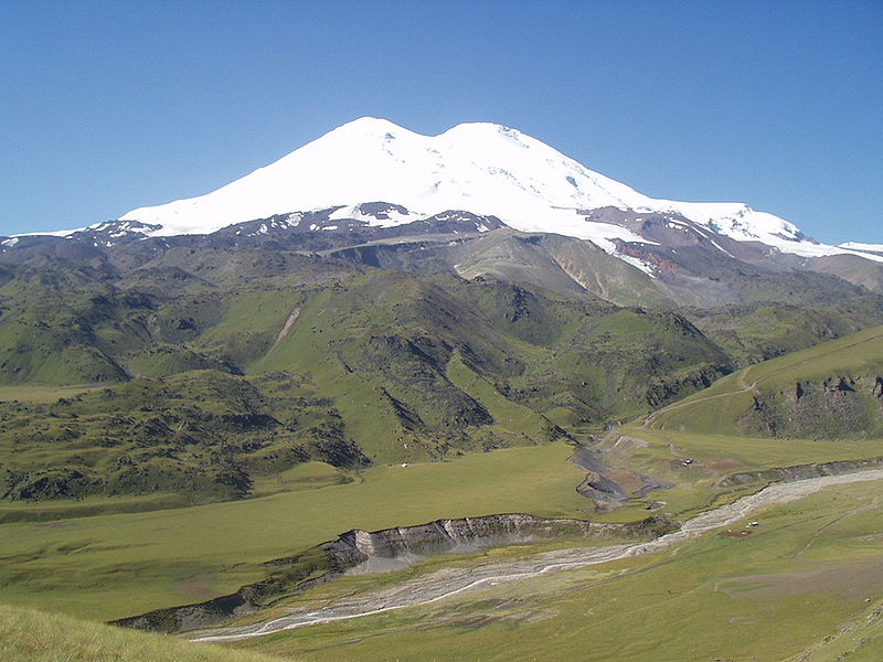 800px-Elbrus_North_195.jpg