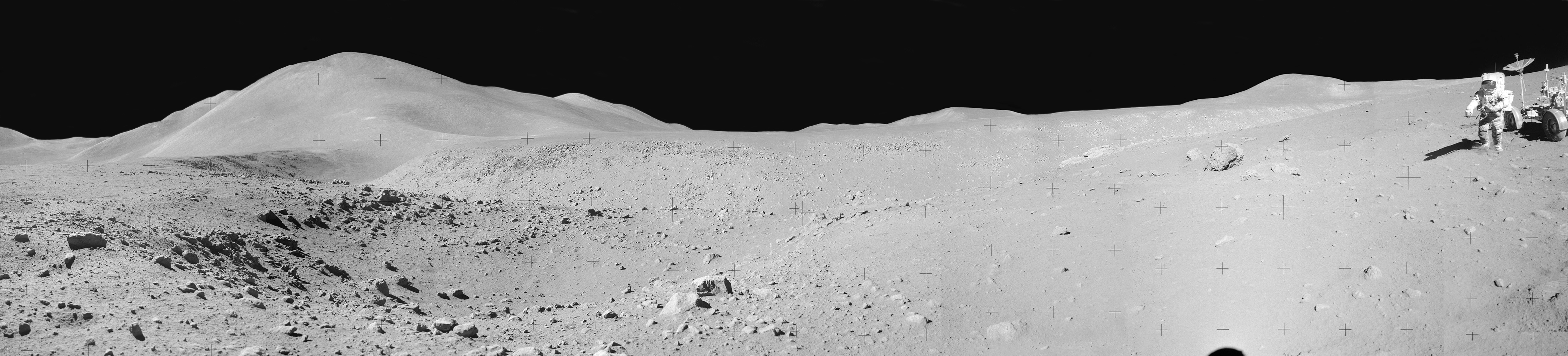 Панорама лунной поверхности