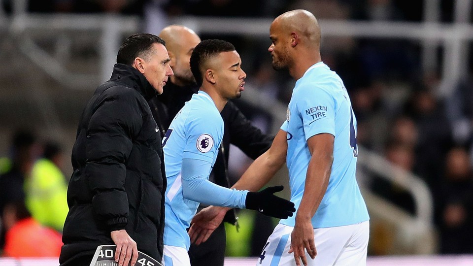 vincent-kompany-gabriel-jesus-manchester-city_1ggq6dwcd7wvp1touhvket2k2k.jpg