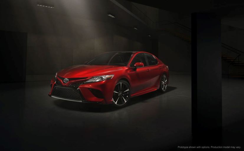 2018-toyota-camry_827x510_41493375881.jpg