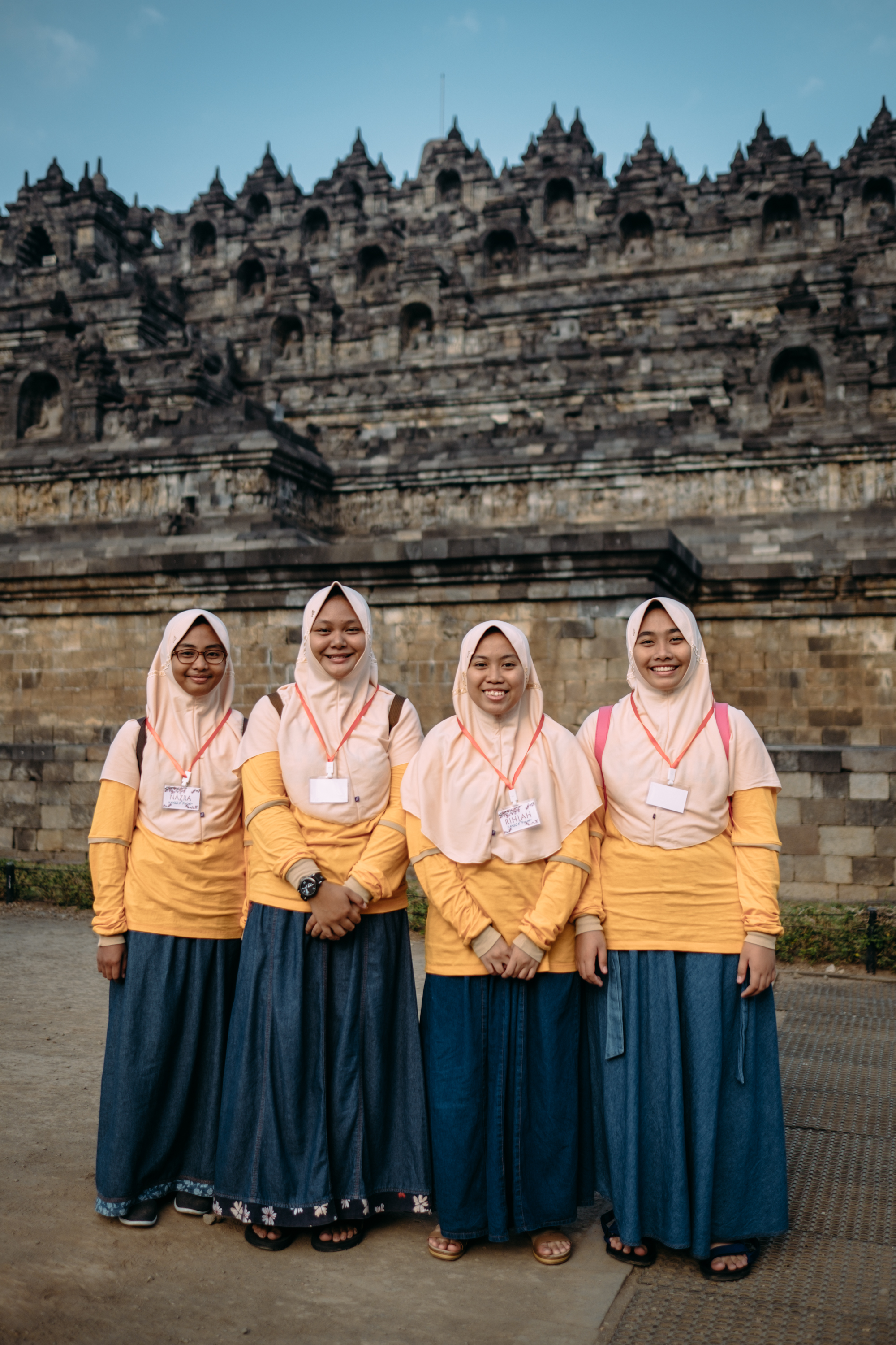 Borobudur_mädels.jpg