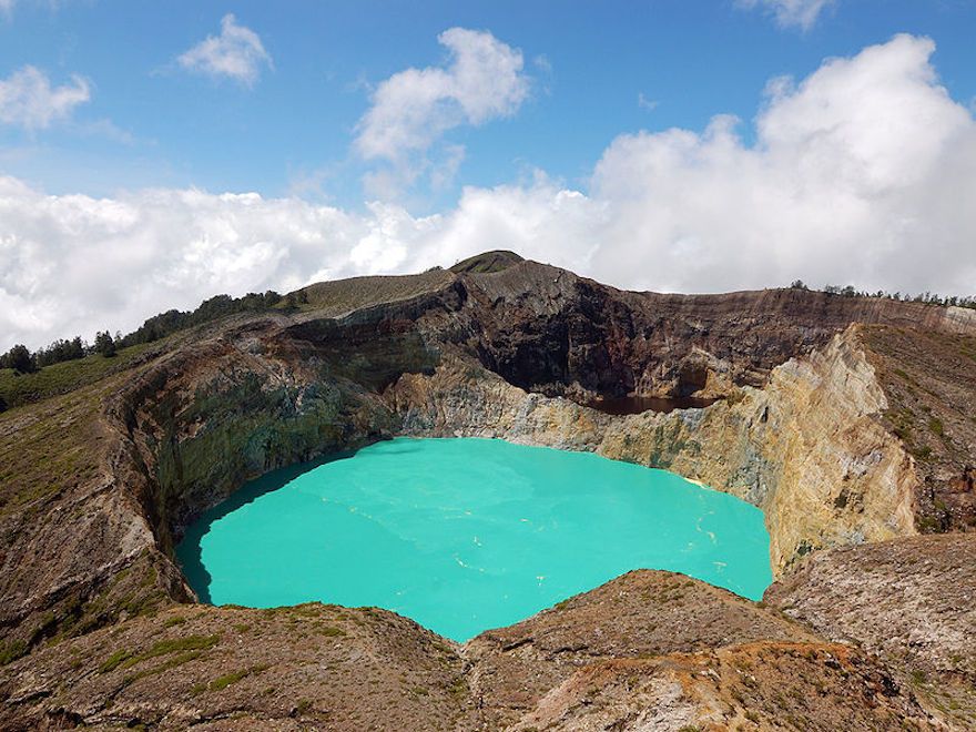 kelimutu-crater-lake-flores-island-indonesia.jpg