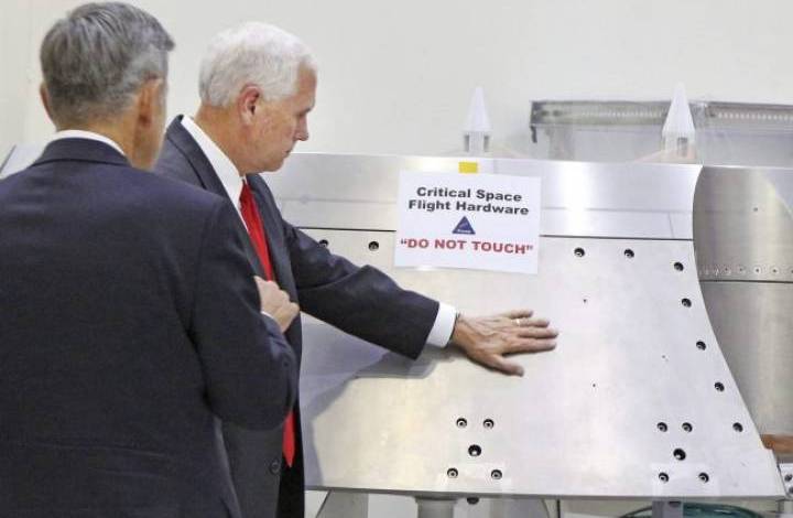 canadian-news-mike-pence-visits-kennedy-space-center-ignores-do-not-touch-sign-on-space-equipment-national-news-in-canada.jpg