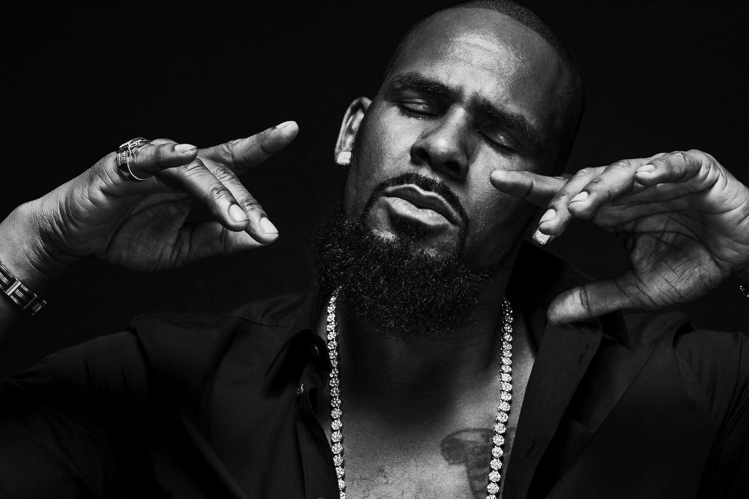 r-kelly-gq.jpg