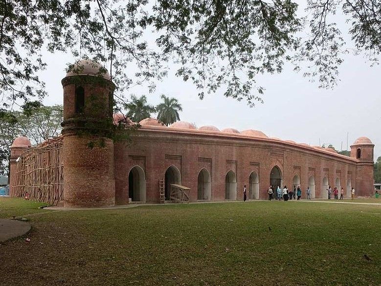 Shait_Gumbad_Mosque_(28116770771).jpg