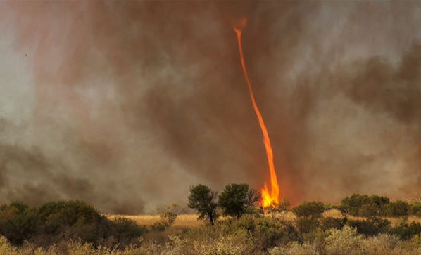 tornado-fuego-australia.jpg