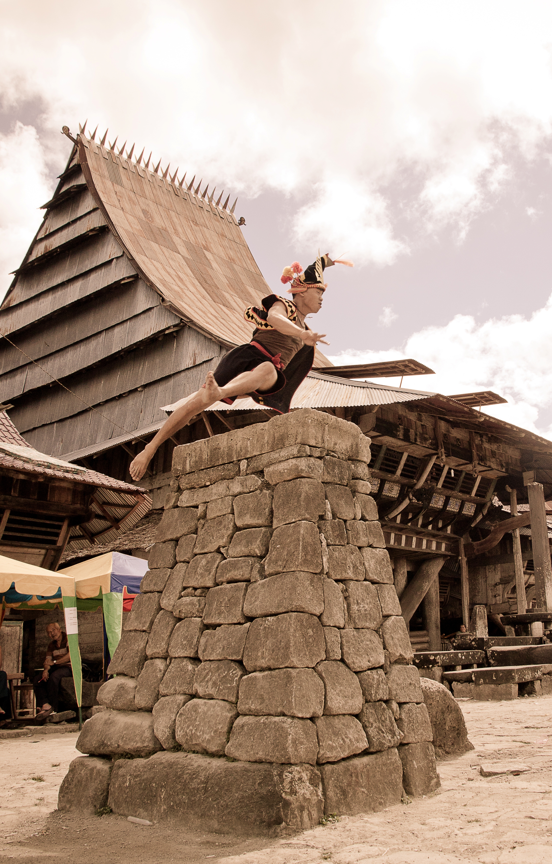 Nias Stone Jumping.jpg