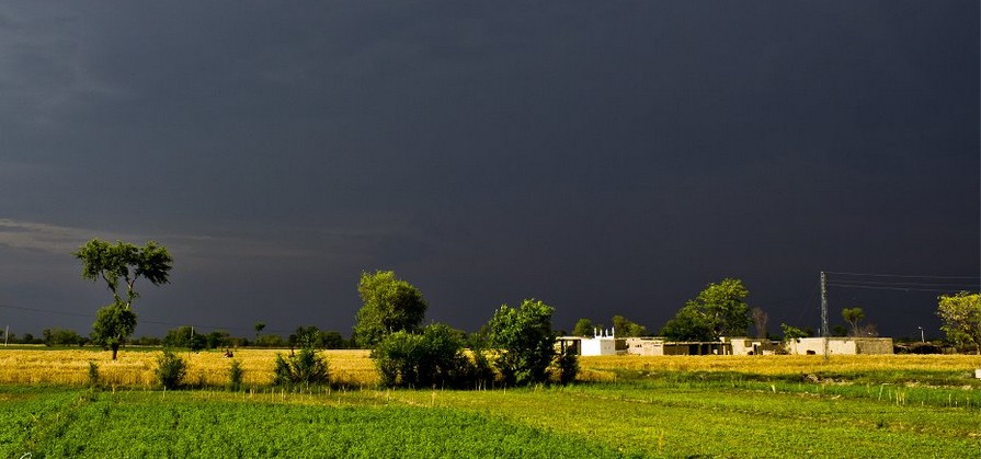 A-village-mosque-and-over-head-clouds-photos-of-Pakistani-villages.jpg