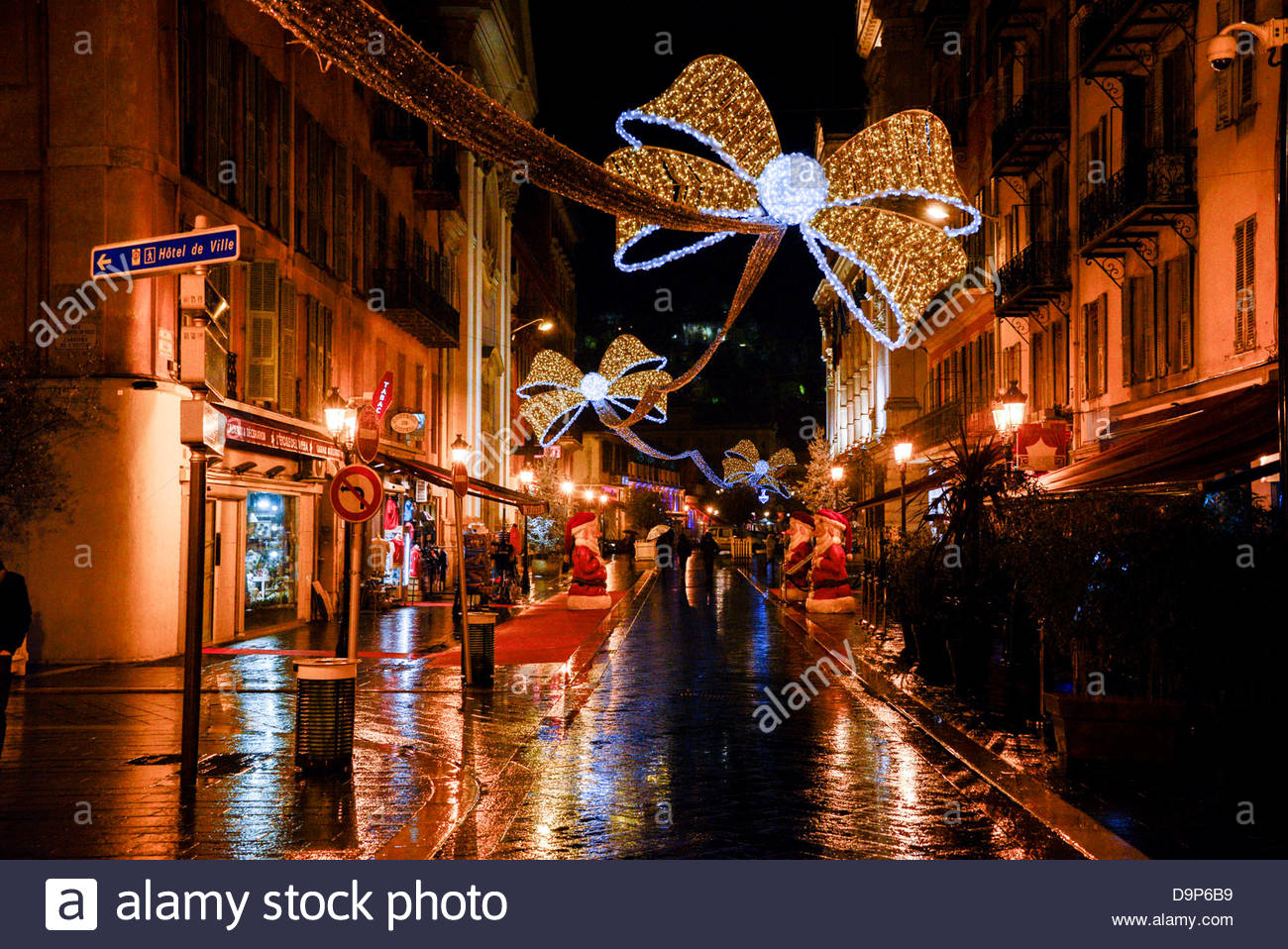 christmas-decorations-o-at-night-over-street-in-nice-french-riviera-D9P6B9.jpg