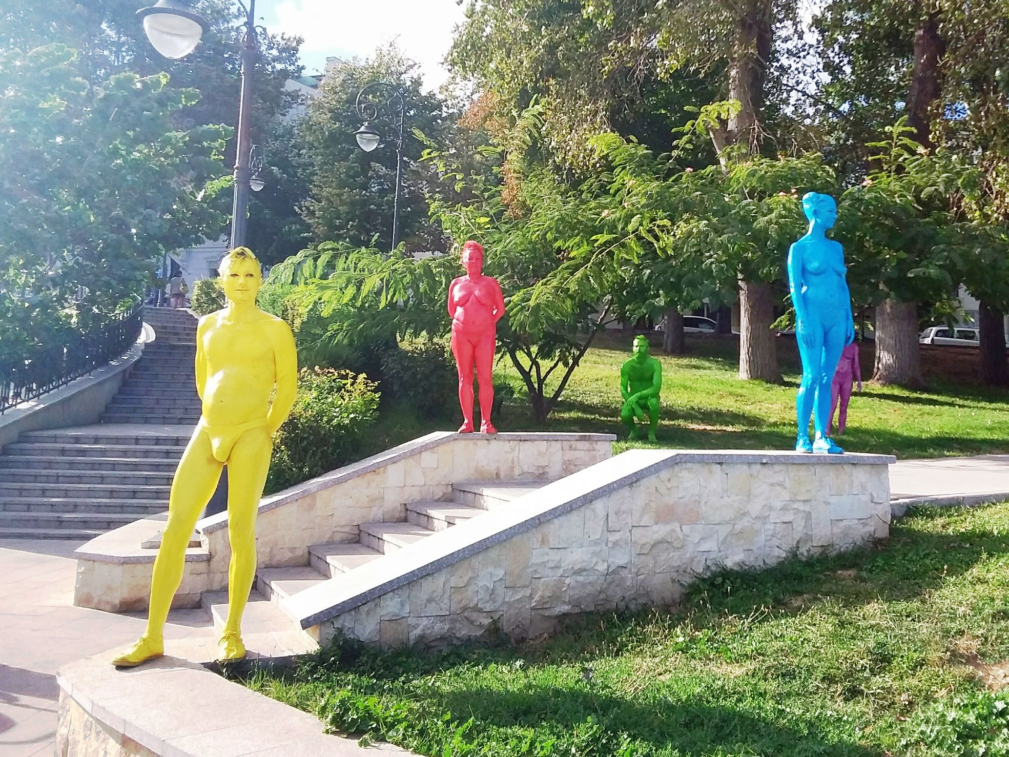 Naked people walking down the street! A colorful experience! — Steemit