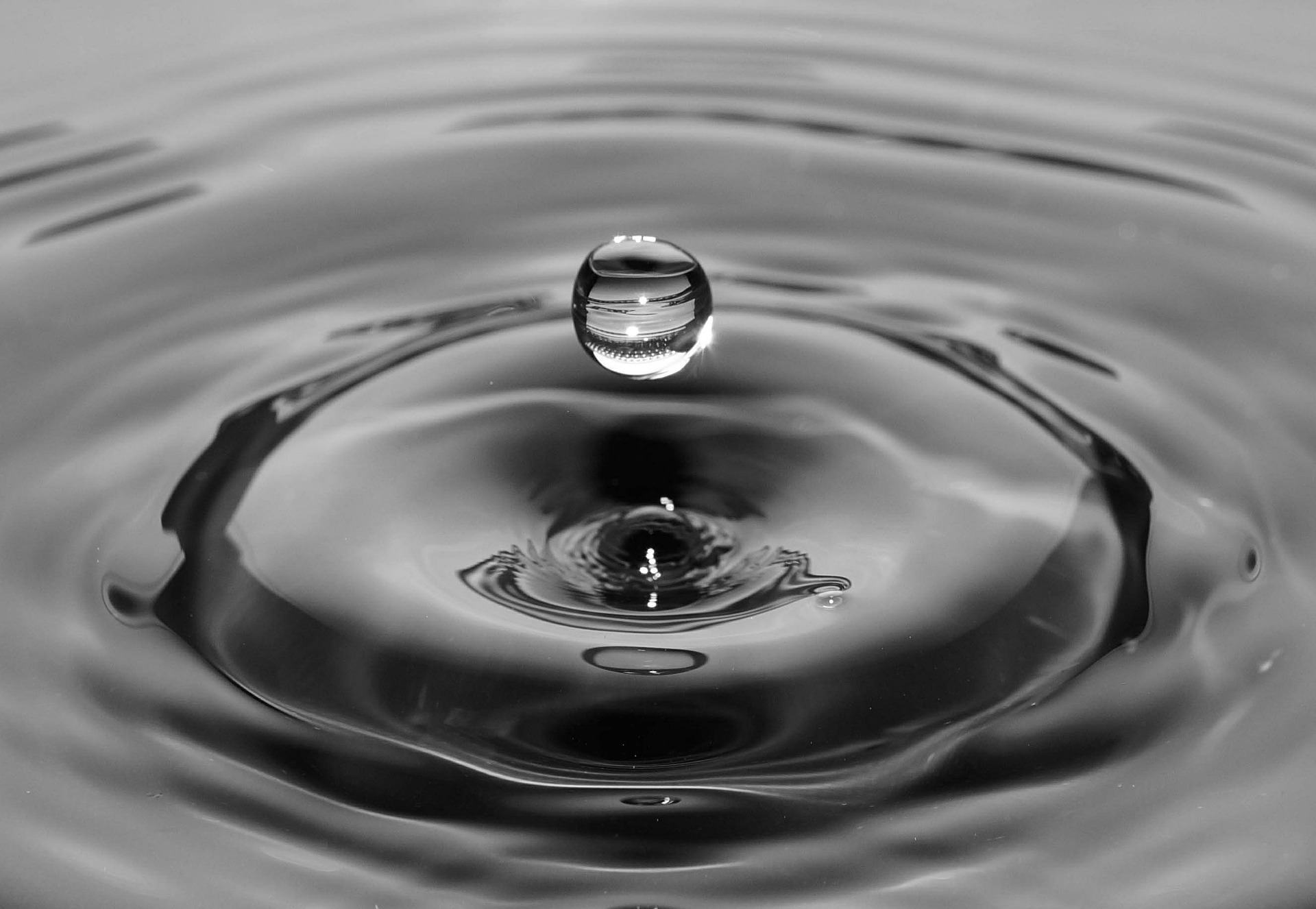 water-drop-384649_1920.jpg