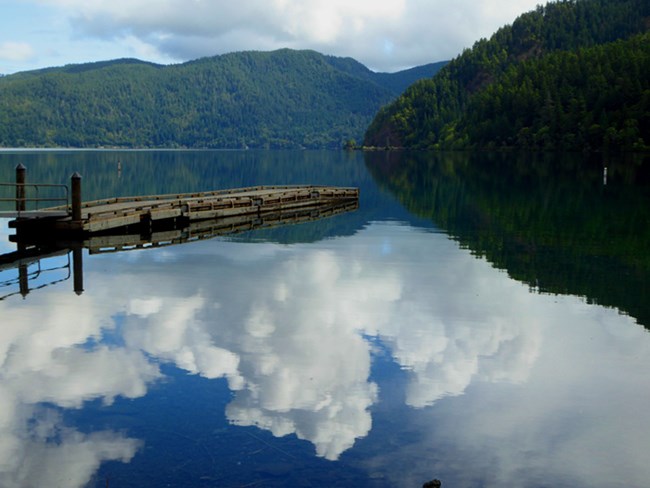 Lake_Crescent_reflection_cloud_water_wharf_2016_cbubar-700.jpg