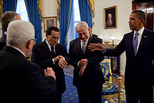220px-Netanyahu_and_Mubarak_checking_their_watches.jpg