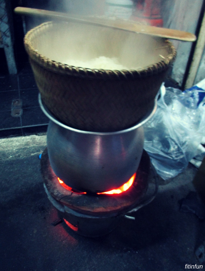 Steaming Sticky rice bangkok thailand daily food photography fitinfun.jpg