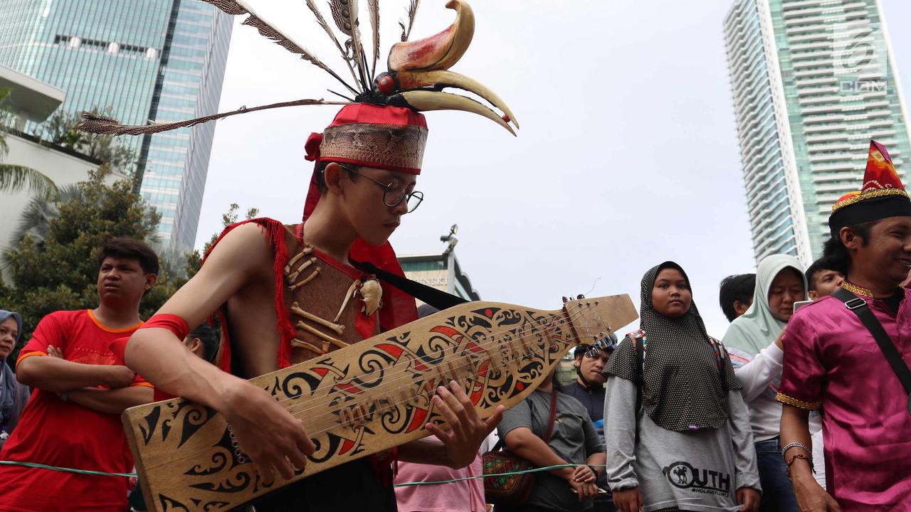 094127100_1517114752-Tarian-Tradisional-Tabalong3 (1).jpg