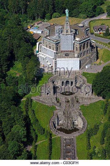 aerial-view-octagon-building-with-hercules-statue-bergpark-wilhelmshoehe-c03gfh.jpg