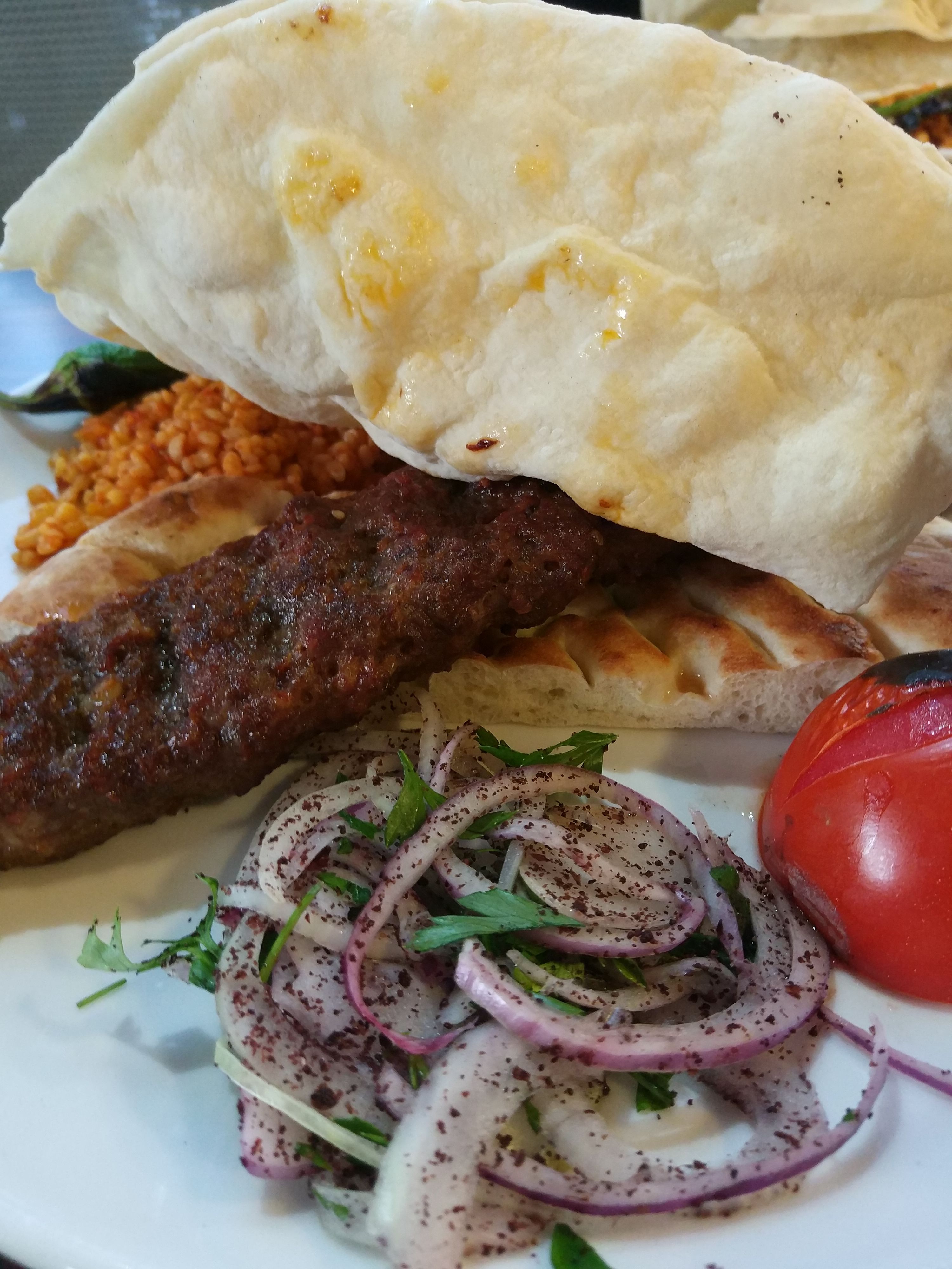 Turkish kebab. Туркиш кебаб. Кебаб экмек. Ертли кебаб турецкий. Кебаб с сыром.