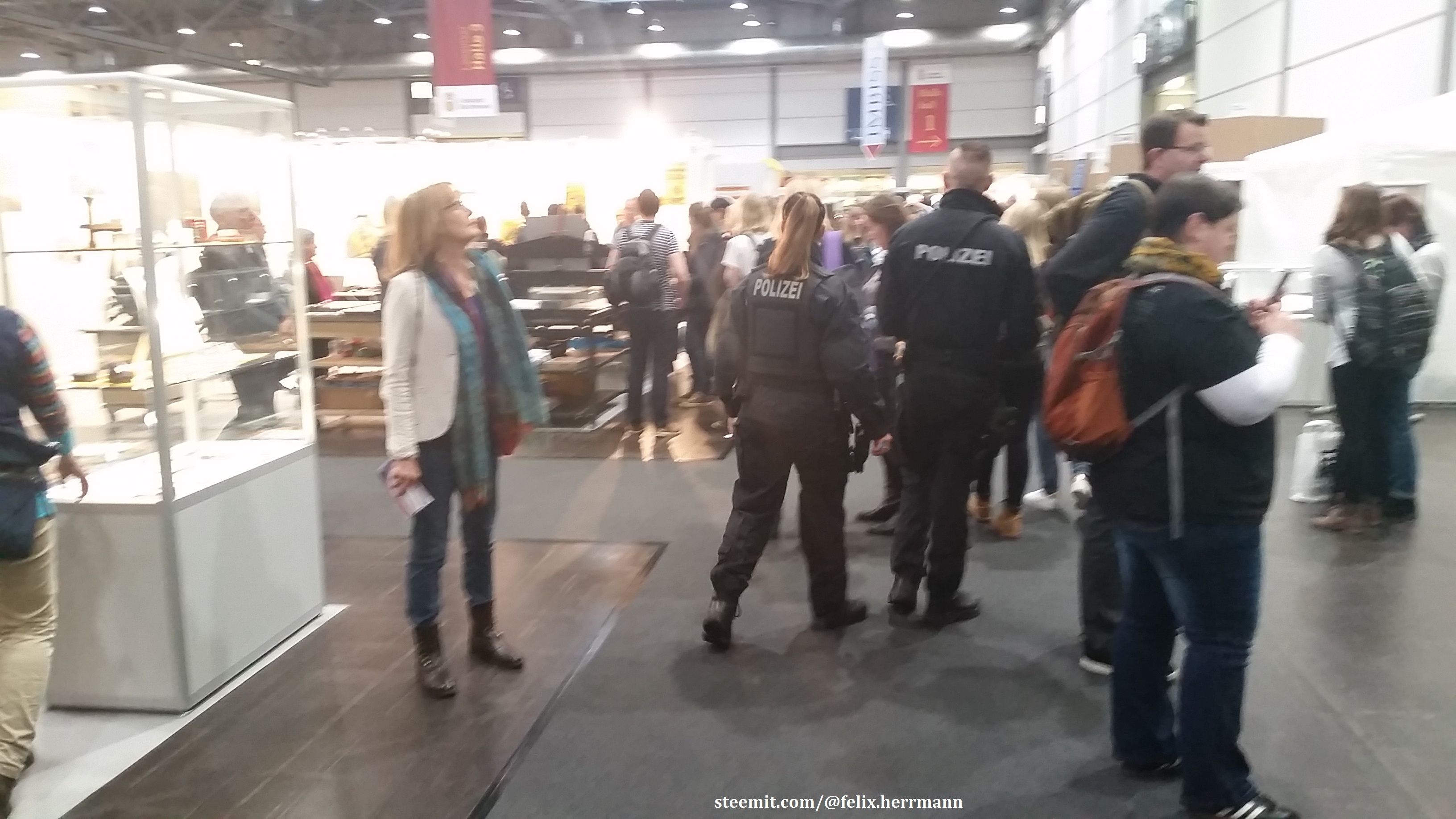 buchmesse 2018 polizei.jpg