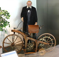 618px-Daimler-1-motorcycle-1.jpg