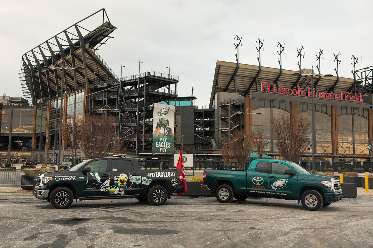 toyota-tundra-eagles-parade-4.jpg