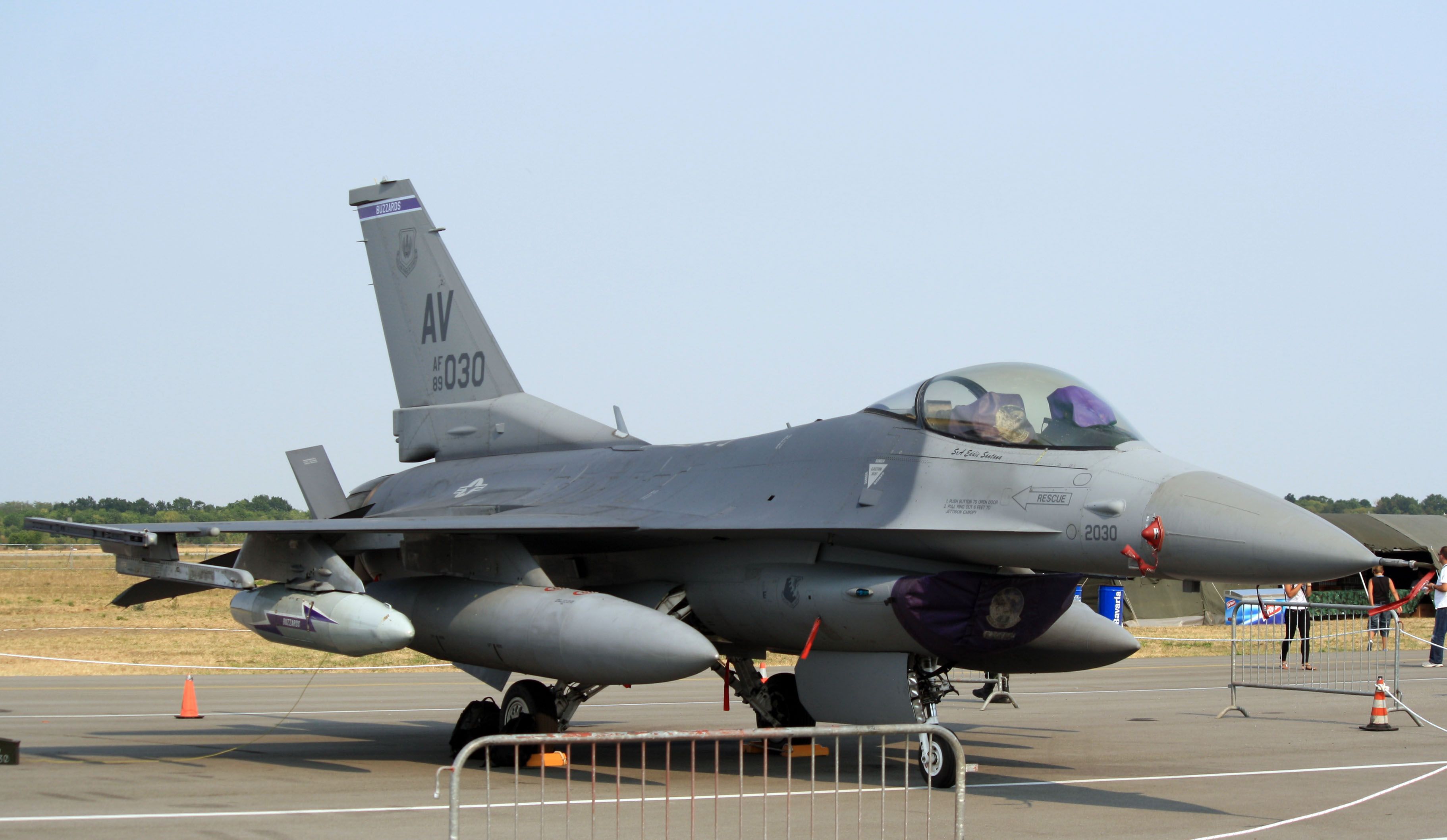 F-16_Fighting_Falcon_USAF,_september_01,_2012.jpg