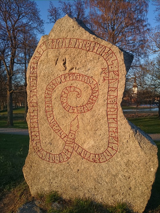 runestone-3121854_960_720.jpg