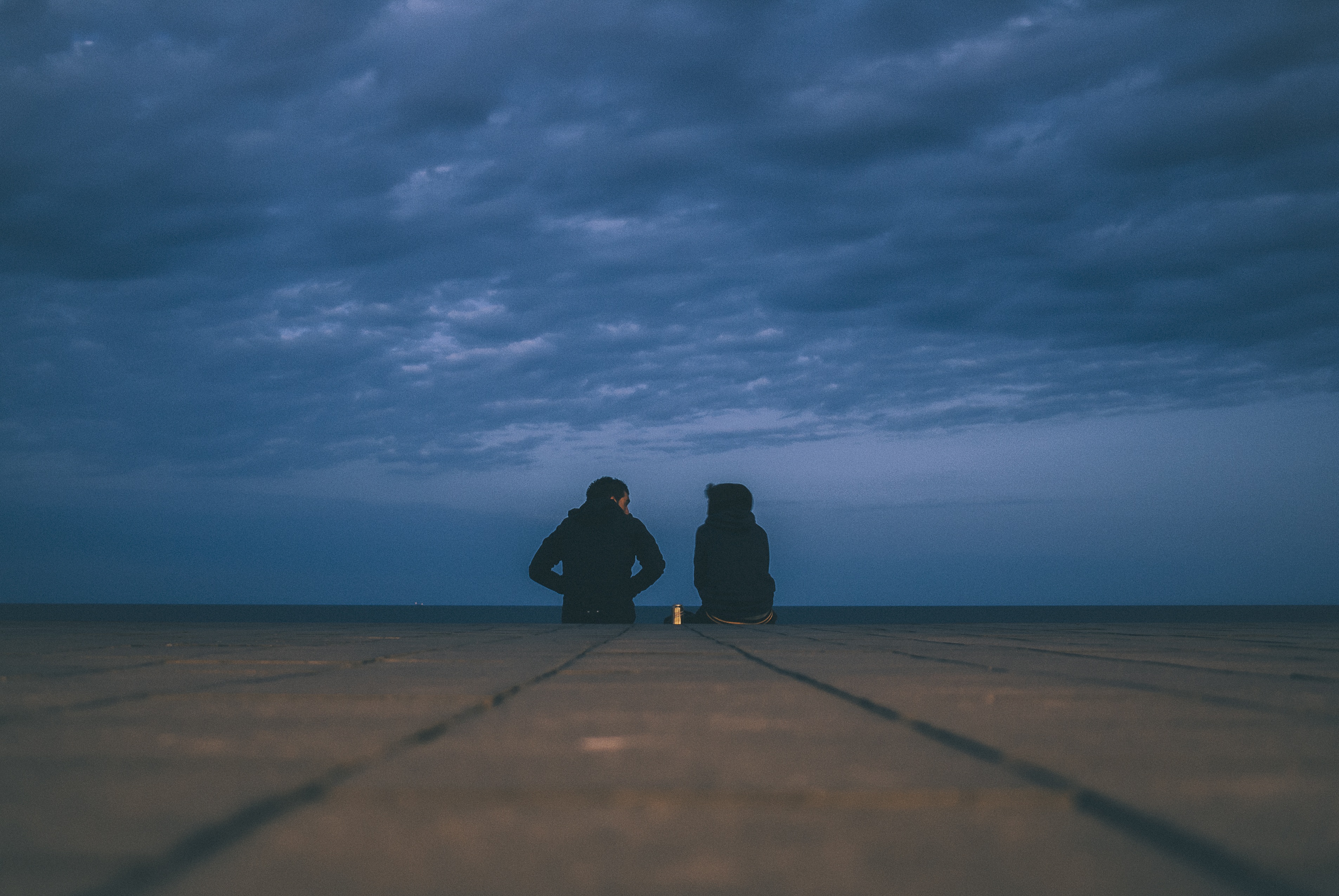 boss-fight-free-high-quality-stock-images-photos-photography-couple-talking-night.jpg