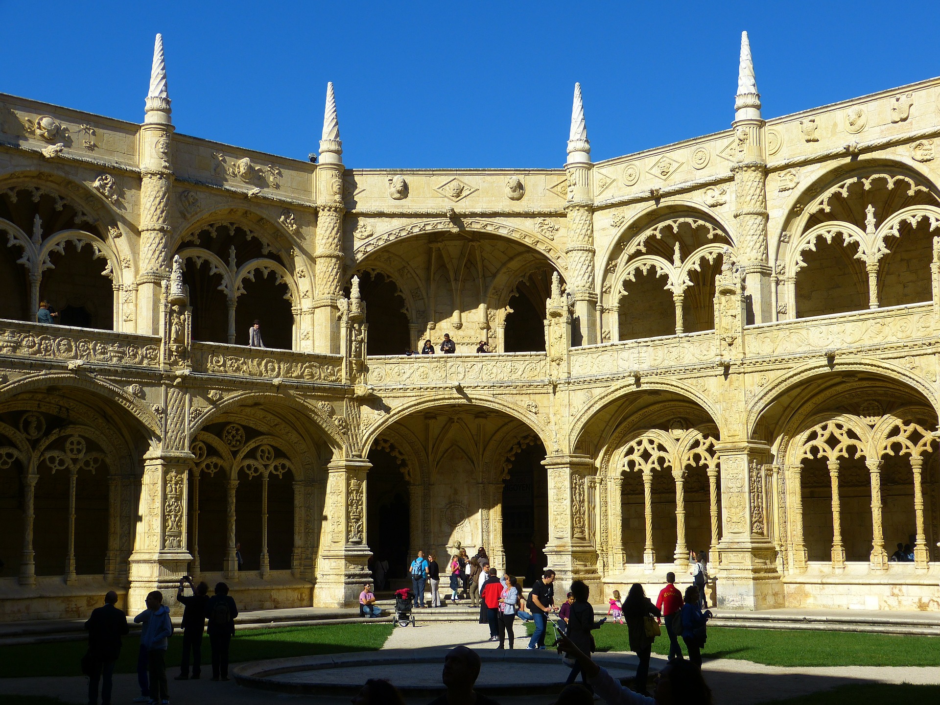 mosteiro-dos-jeronimos-211181_1920.jpg