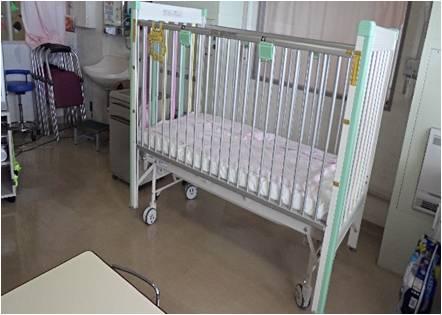 일본병원 아기 침대.jpg