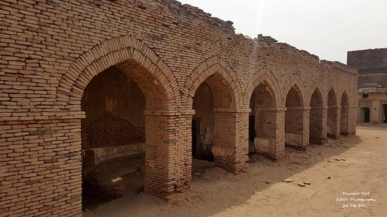 derawar-fort-the-ladies.jpg