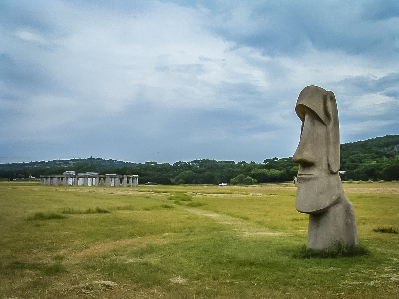 07_18_04_Easter_Island_Statues_(13).jpg