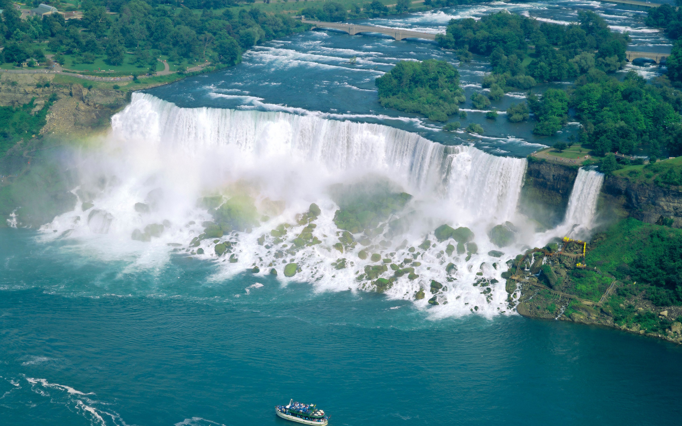 spectacular-waterfalls-niagara-falls-canada-boat-2K-wallpaper.jpg