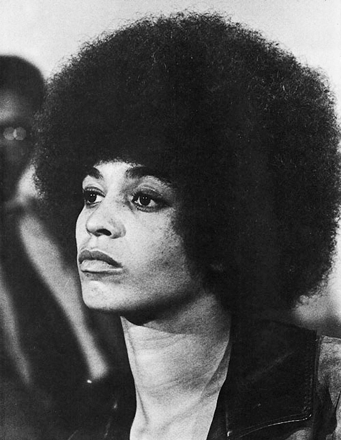 018_angela_davis_theredlist.jpg