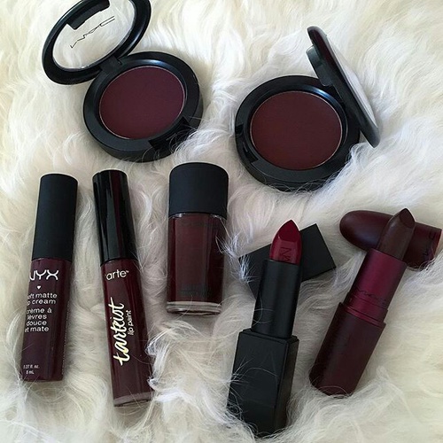 goals-dark-purple-lipstick-Favim.com-4240044.jpeg