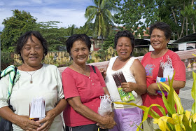 candle_sellers_filipinas_philippines.jpg