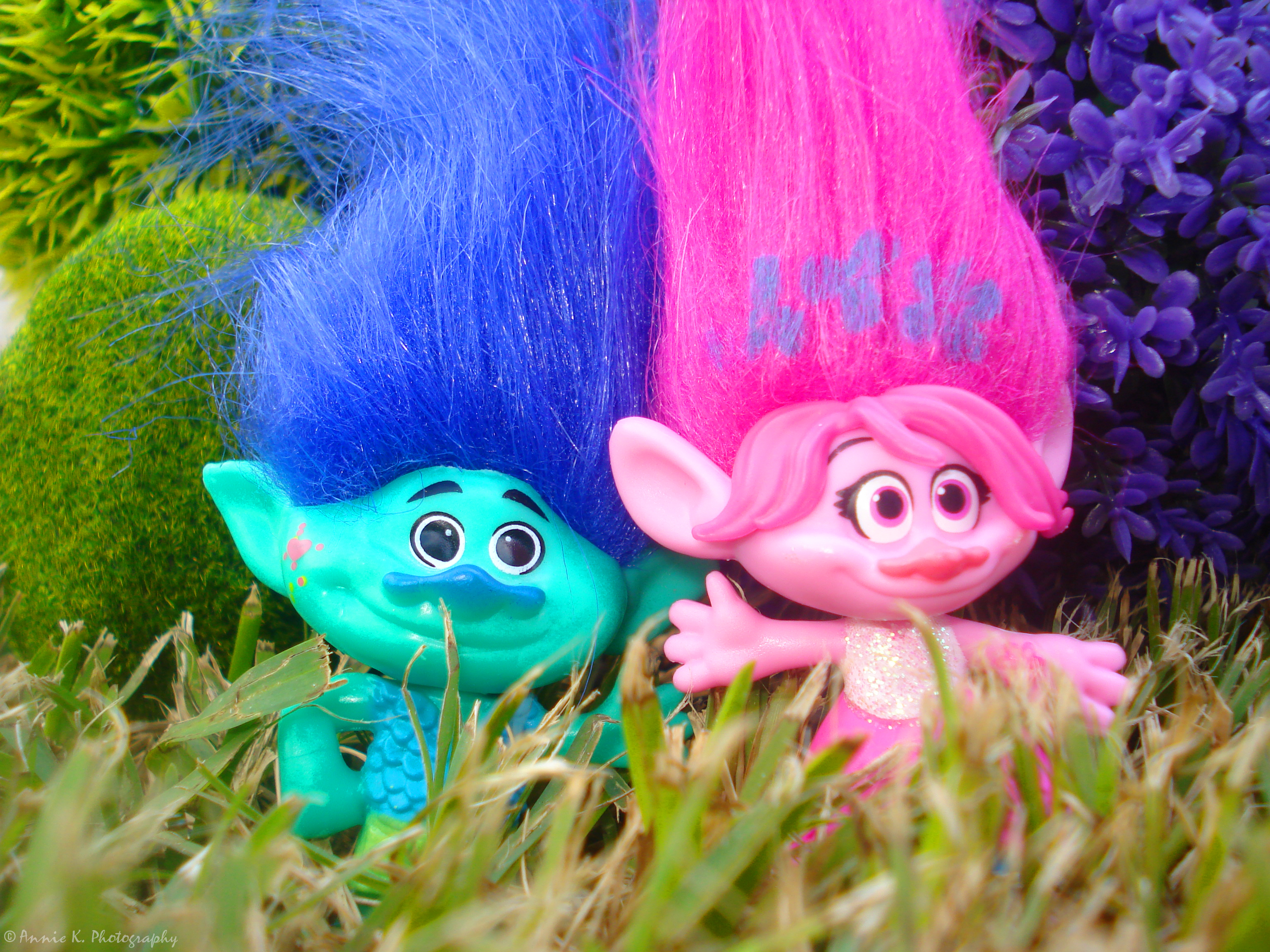 Trolls-colourful-selfie-5.jpg