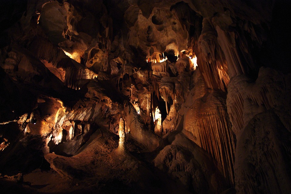 jenolan-caves-2677189_960_720.jpg