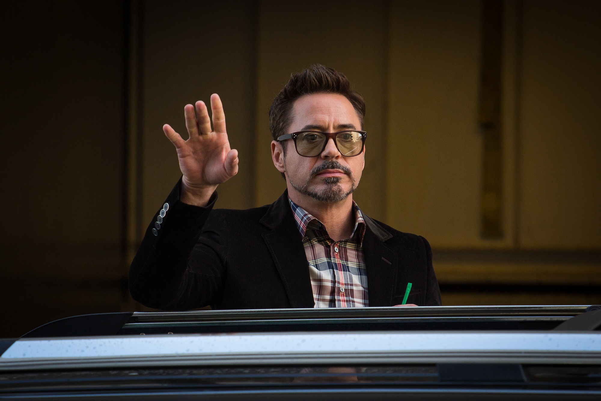 Старк жив. Robert Downey Jr Tony Stark.