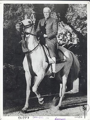 300px-Jawaharlal_Nehru_on_horseback_in_Achkan_and_chooridar.jpg